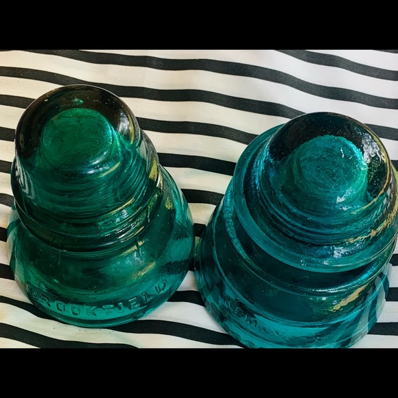 •Antique Glass Aqua Colored Hemingray Insulators ~ Bookends + Farmhouse Decor• - Picture 2 of 4